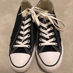Black low-top converse sneakers